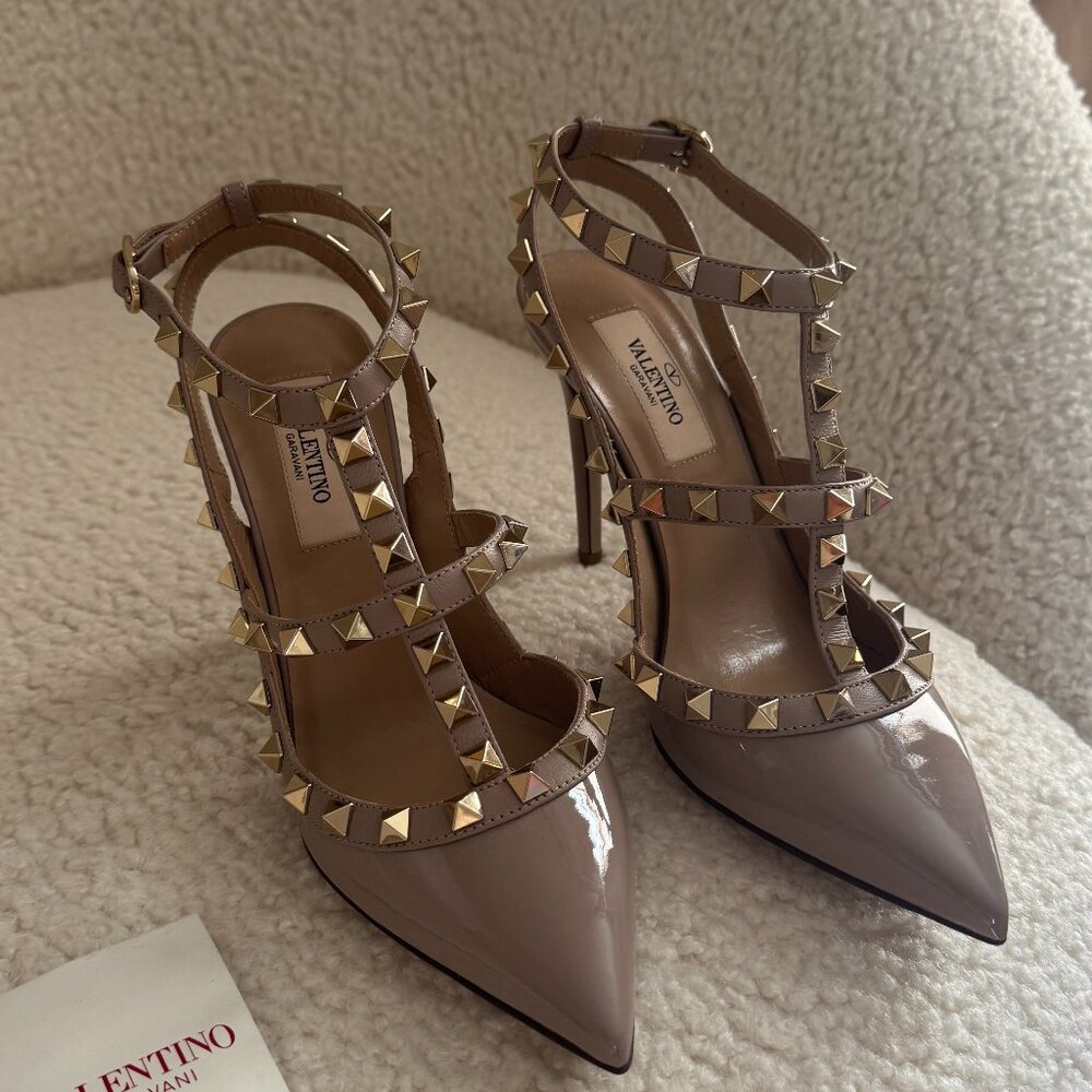 Valentino Garavani Women's Rockstud Cage Leather Pumps with Studs Size 35